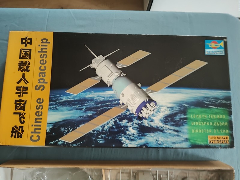 Trumpeter Chinese Spaceship 1/72 SEALED INSIDE