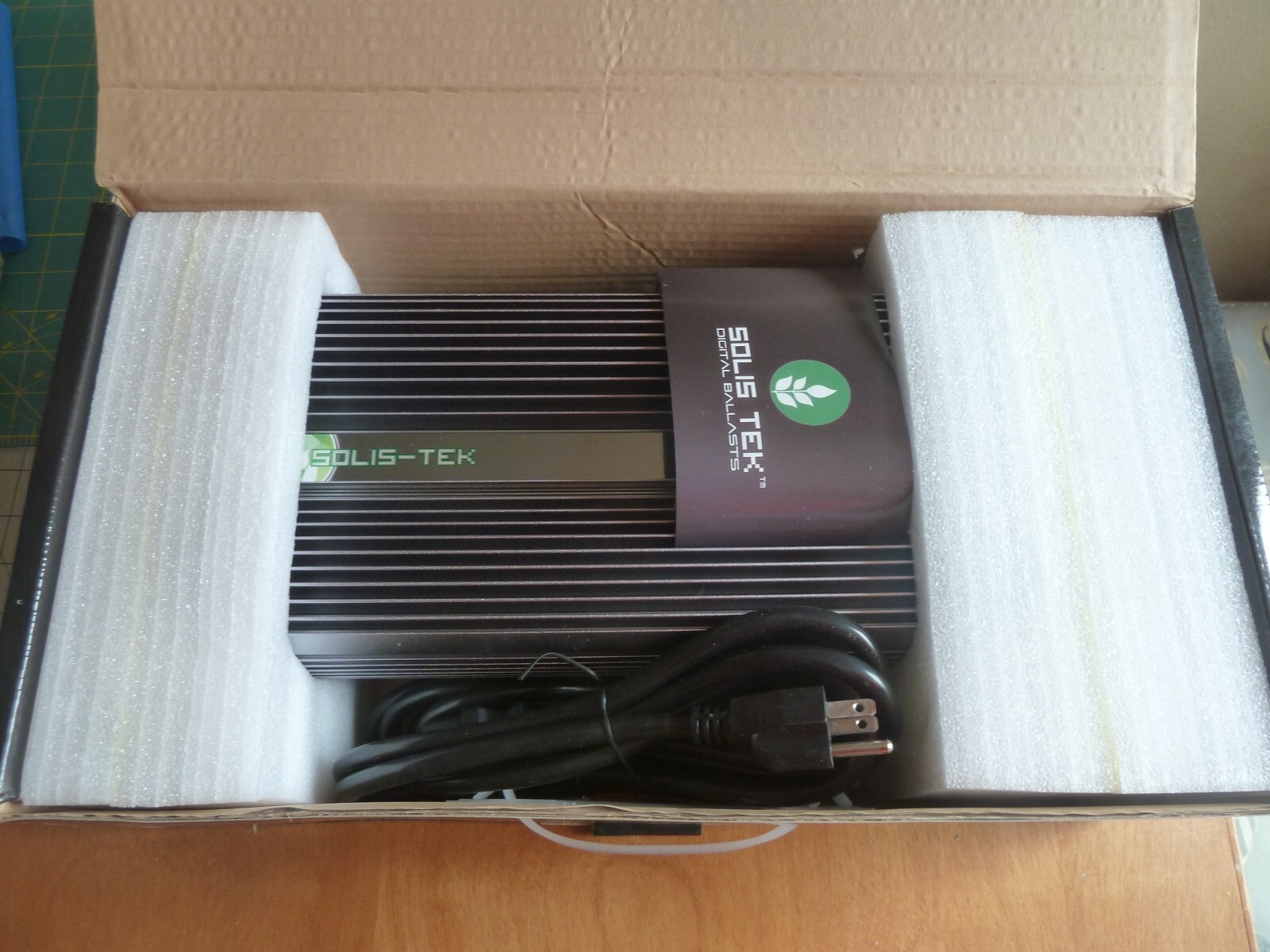 Solis-Tek STK-1000LCD Digital Ballast 1000W-600W-400W - 120/240 VAC - BRAND NEW