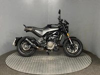 Husqvarna SVARTPILEN 401 2022 by Craigs Honda, Shipley, West Yorkshire