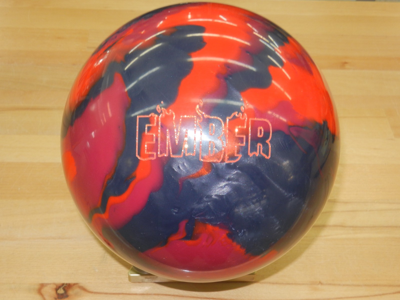 NIB 15# 900 Global Ember Bowling Ball w/Specs of 15.2/3-3.5