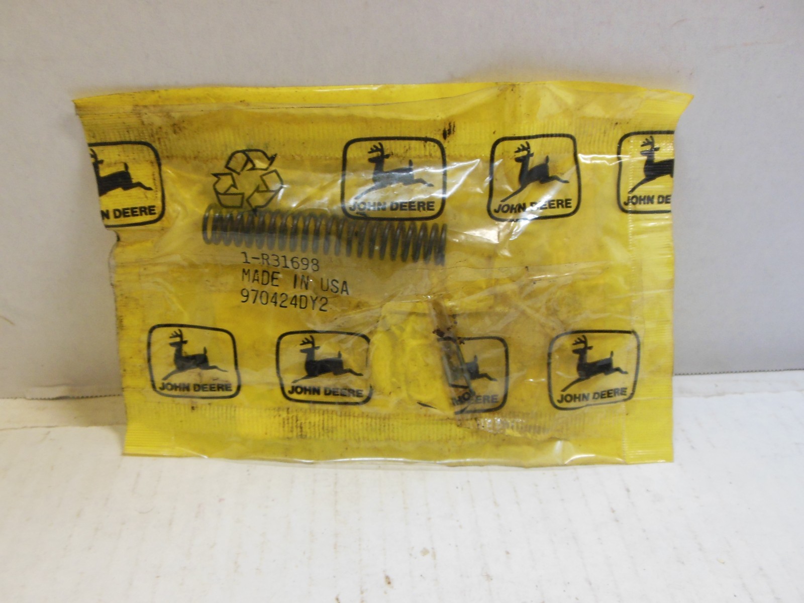 JOHN DEERE TRACTOR TRANSMISSION RELIEF VALVE SPRING R31698