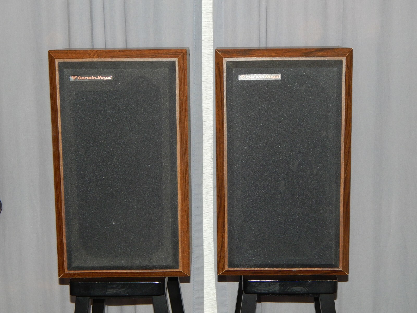 Vintage Cerwin Vega AT-8  2-way Bookshelf / Main Speakers Sound Fantastic!