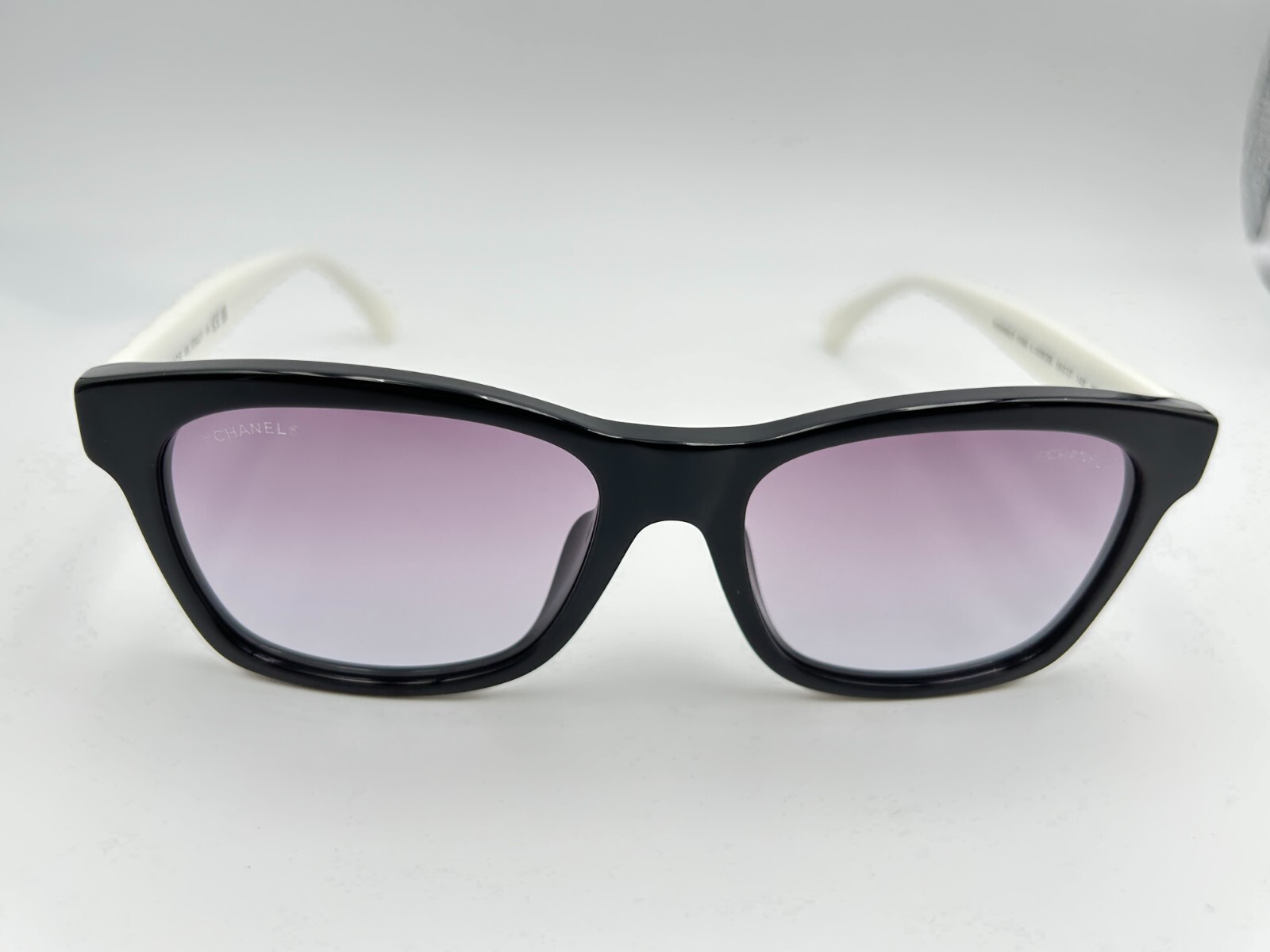 CHANEL 
イルミネイティングブラッシュパウダー 151.788 Chanel Sunglasses 5484 c 1656/S6 Black White Gray Square
