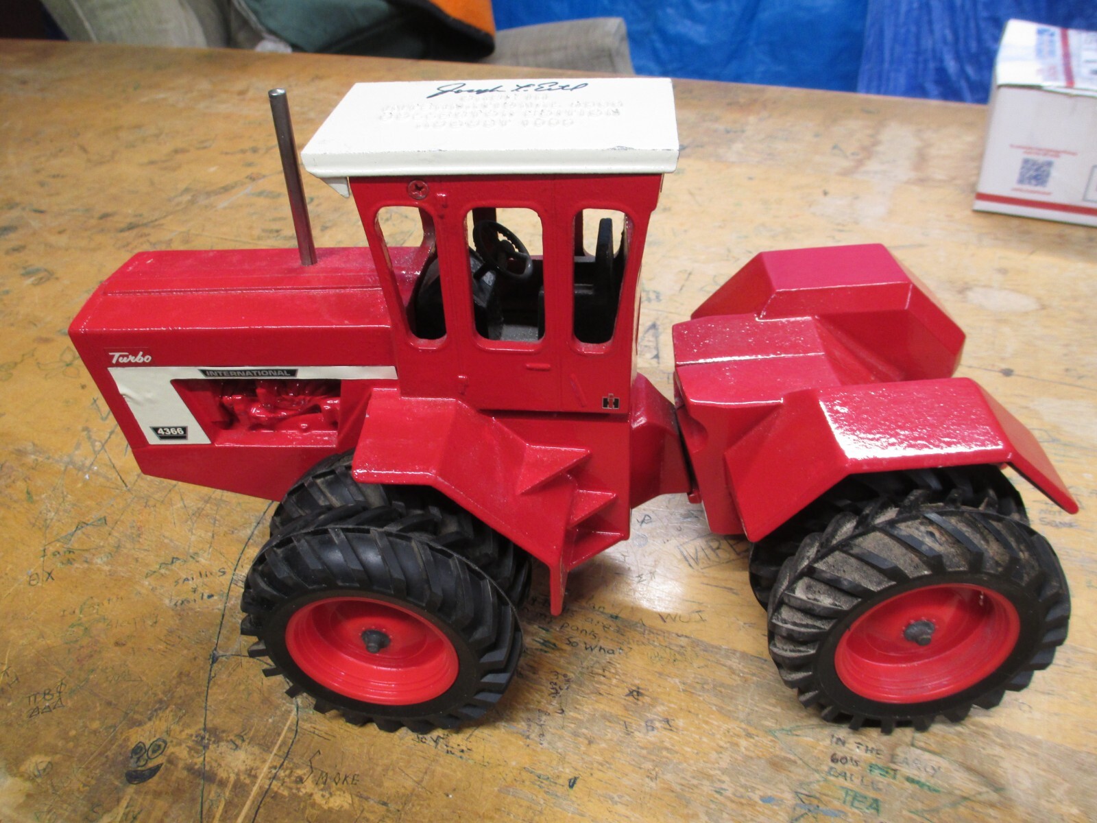 INTERNATIONAL HARVESTER 4366 TURBO 4WD TRACTOR 1/16 - SIGNED