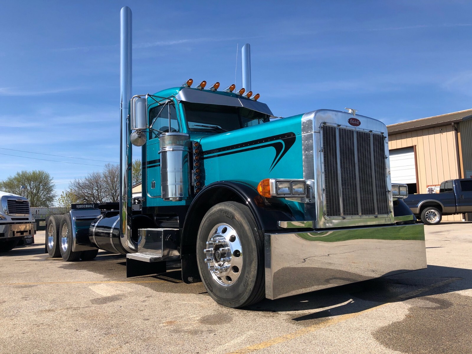 2001 Peterbilt 379 Day Cab C-15 6nz - Used Peterbilt for sale in