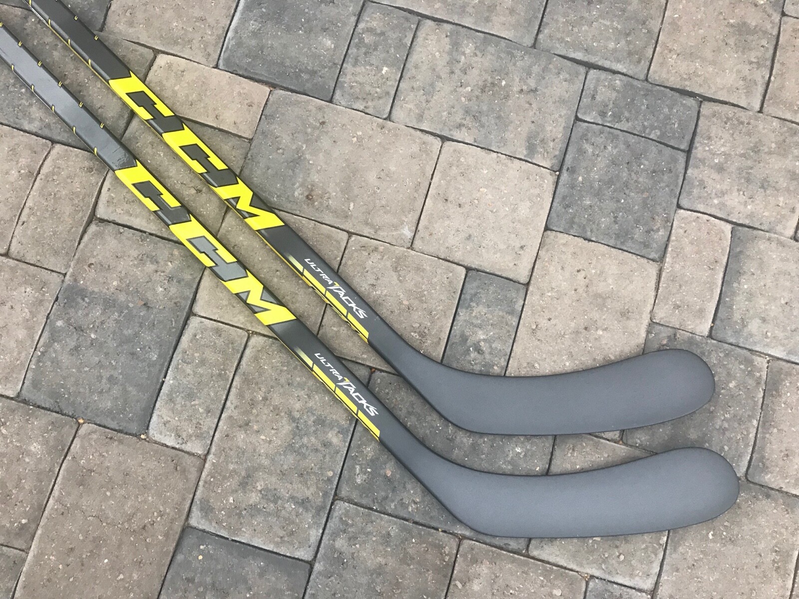 2 PACK - CCM Ultra Tacks Pro Stock Hockey Stick Grip 85 Flex Left P6 12255