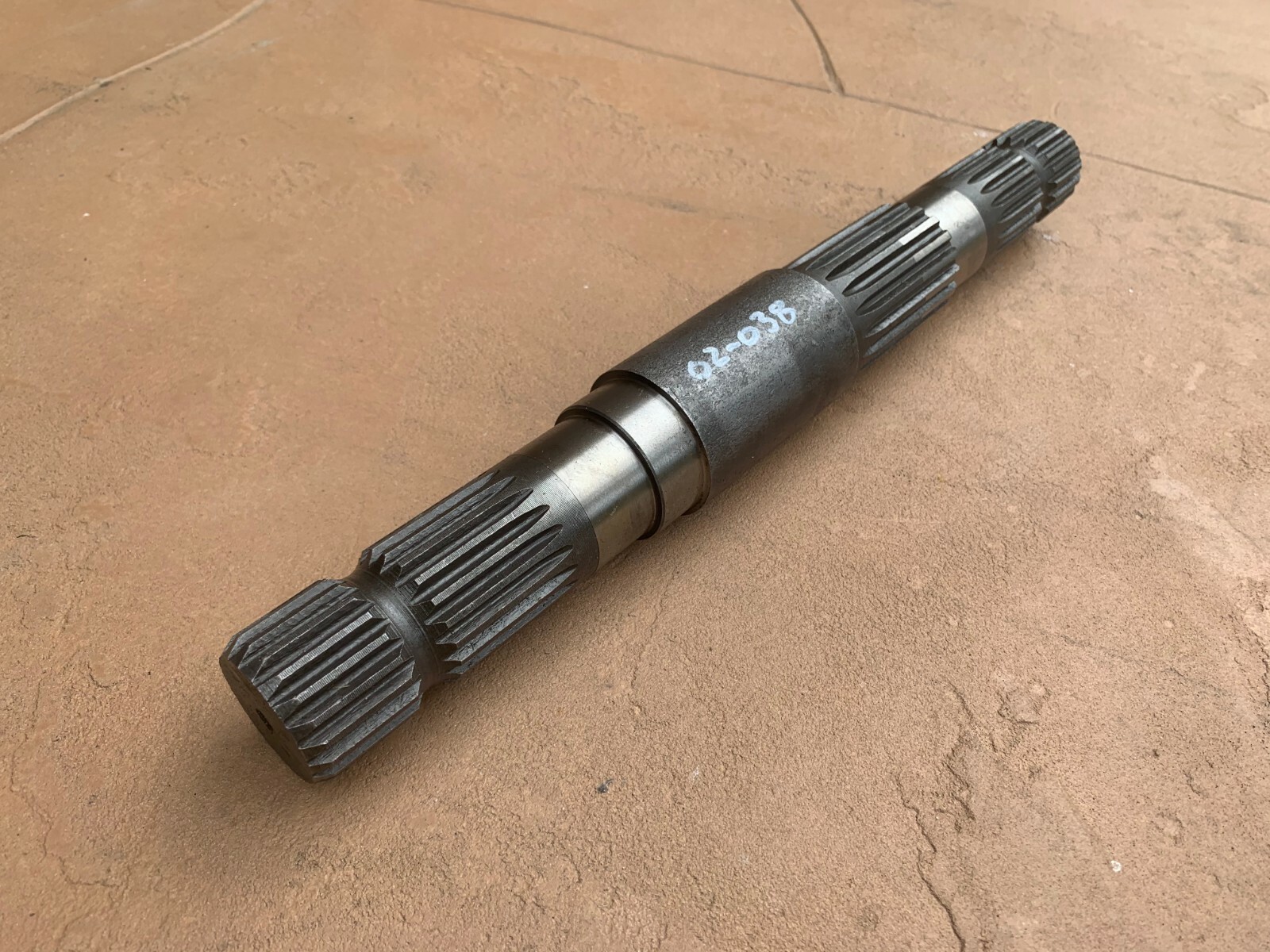 サンダー　14700038 LandPride Input Shaft for Rotary Cutter gearboxes 826-520C