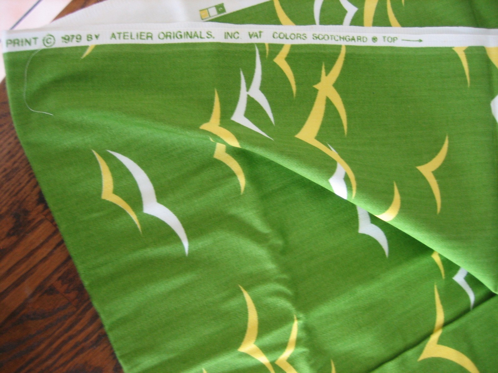 BIRDS 1979 ATELIER SCREEN PRINT GREEN FABRIC 1.5 YD x56