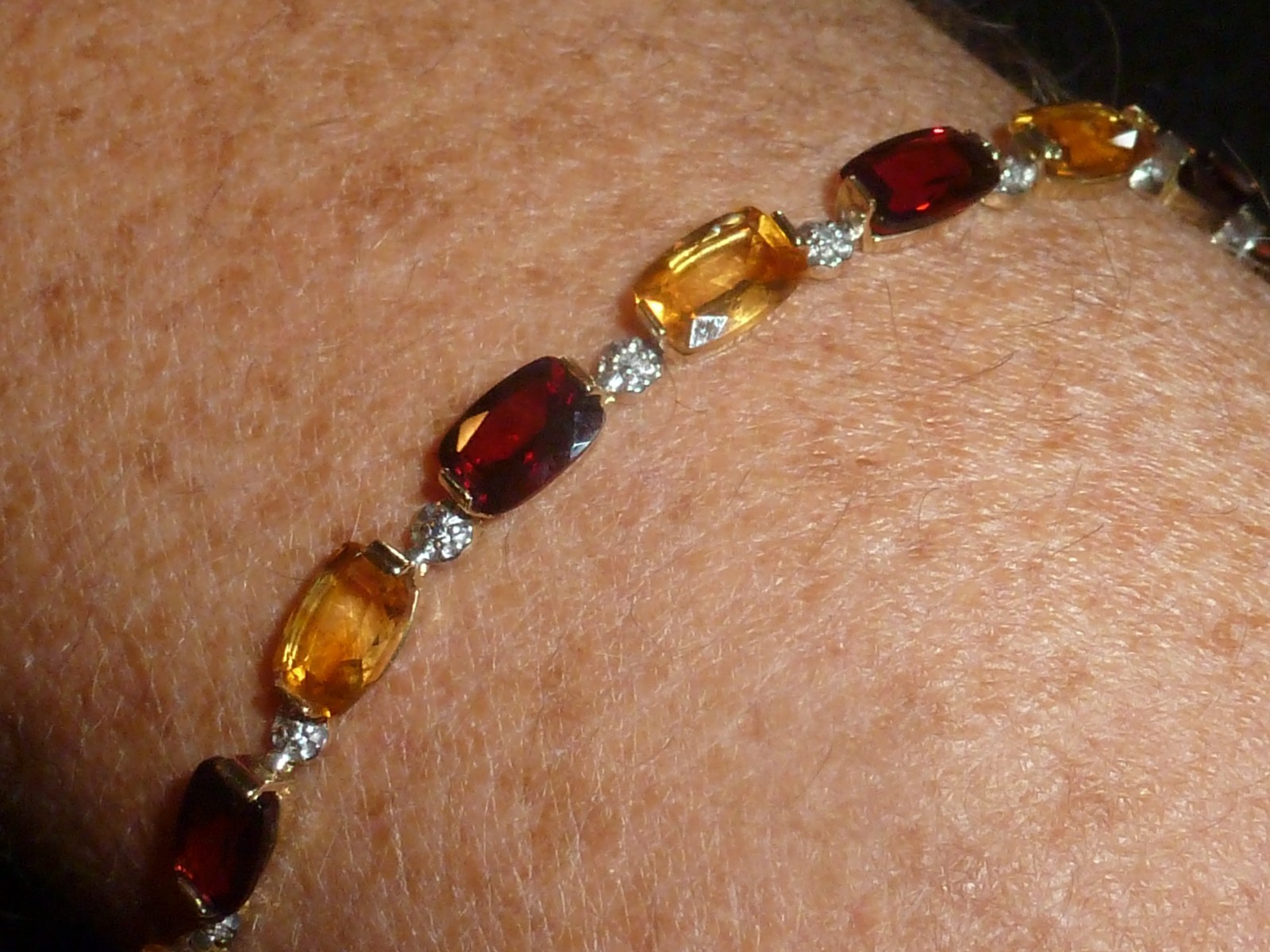 10K SOLID YELLOW GOLD CITRINE & GARNET GEMSTONE BRACELET - 7 1/8