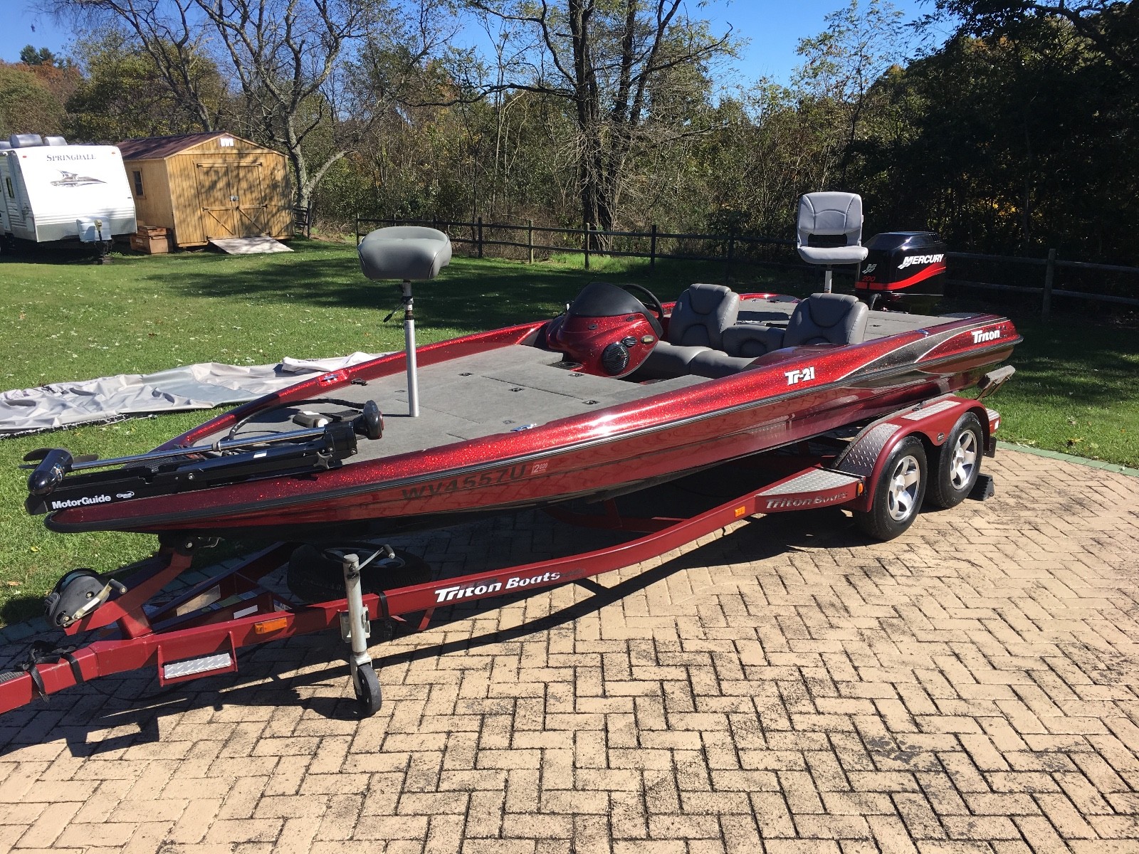 2000 TR21 Triton Boat with EZ Load Custom Built Trailer 200 Mercury