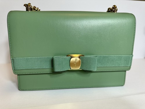 【FERRAGAMO】NEW VARA SHOULDER BAG Ferragamo Vara Shoulder Bag | Black | FARFETCH