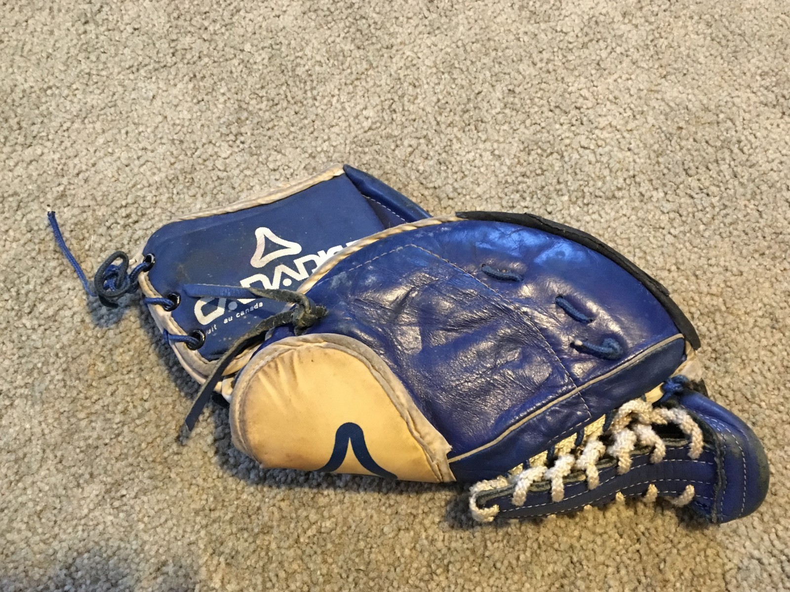 Vintage Ice Hockey Mitt – GG91CH PW,  Canadian Brand?