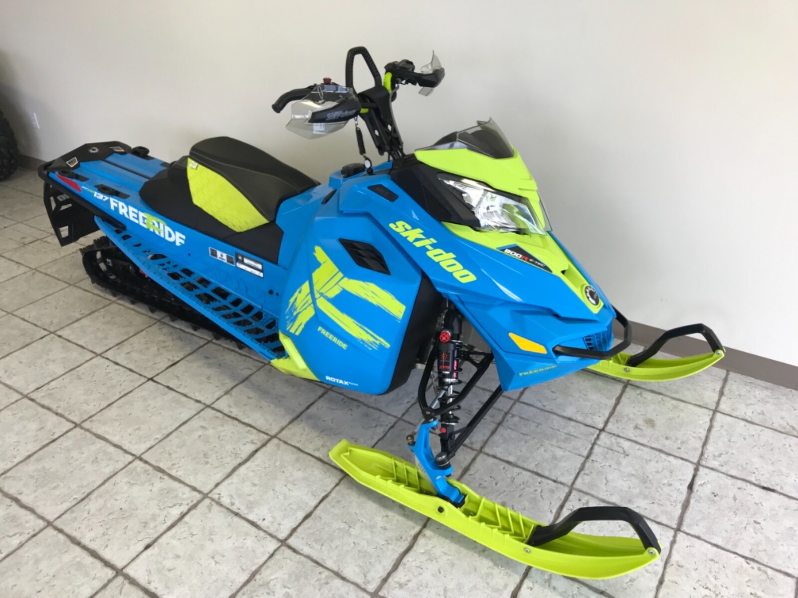 Skidoo FreeRide 800 eTec 2017 137” rMotion 856 miles GREAT SHAPE SHIPPING