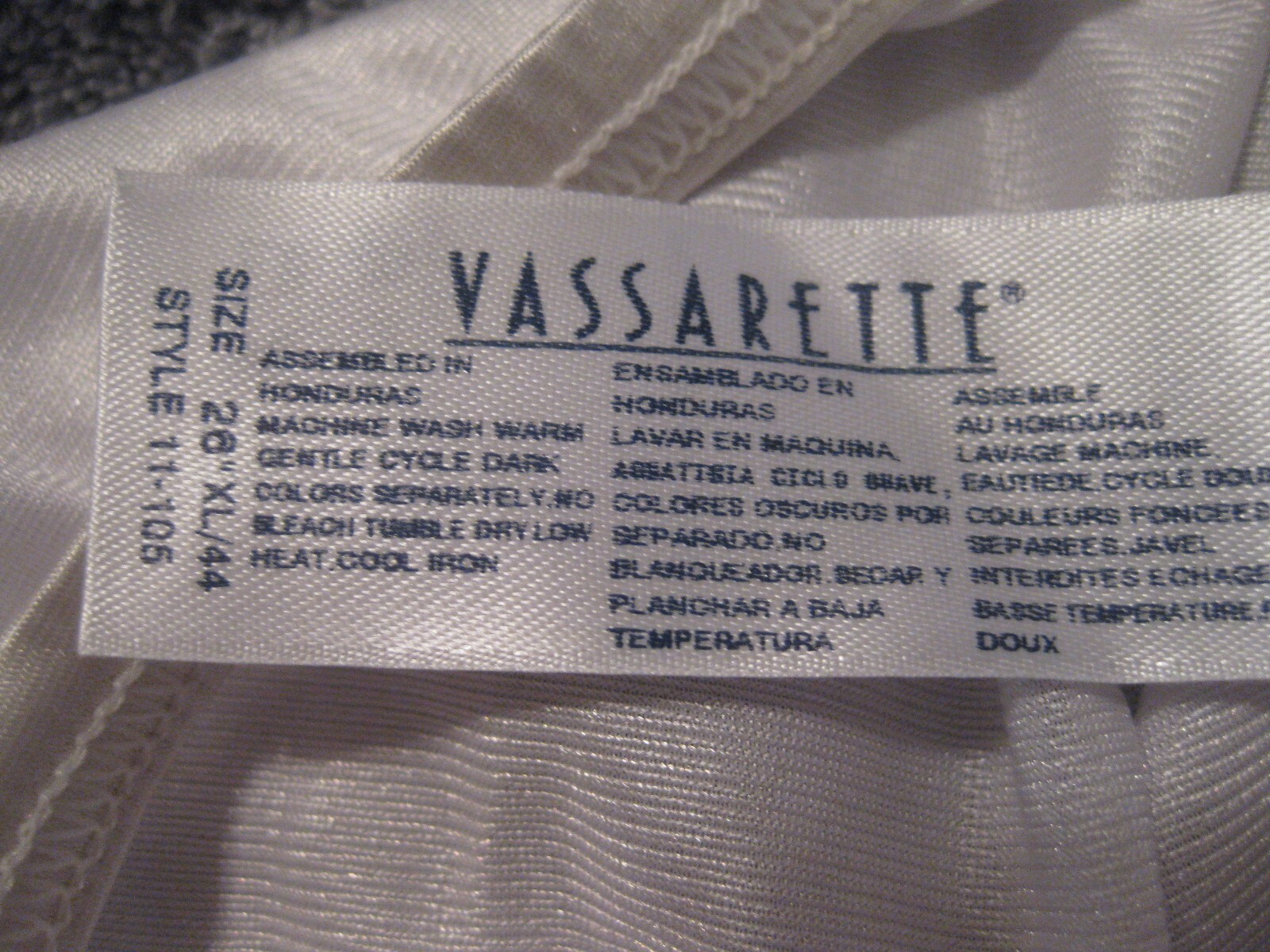 VASSARETTE WHITE HALF SLIP, SIZE 26