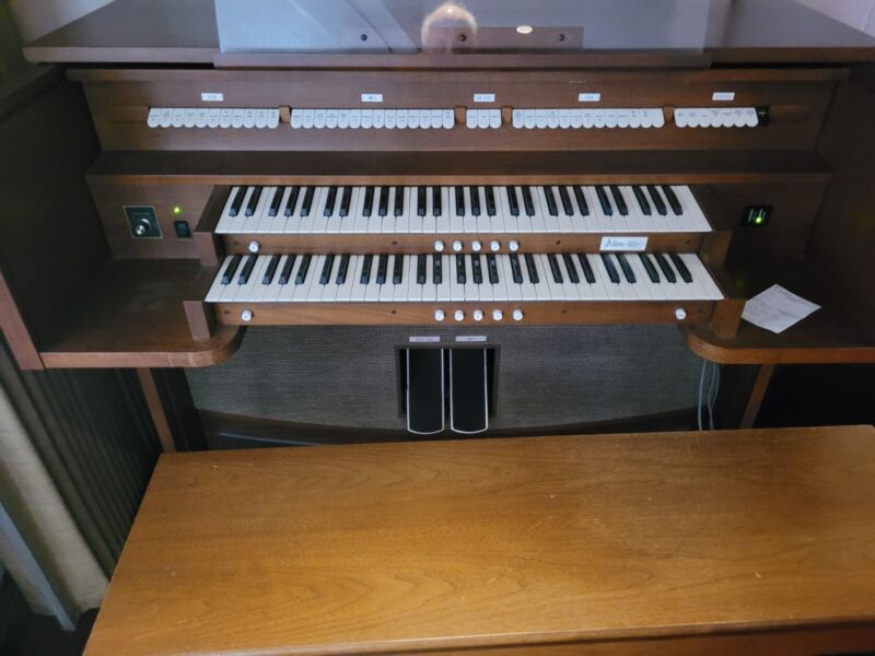 Allen Mds-11 Two-manual Organ, Midi. Internal Speakers