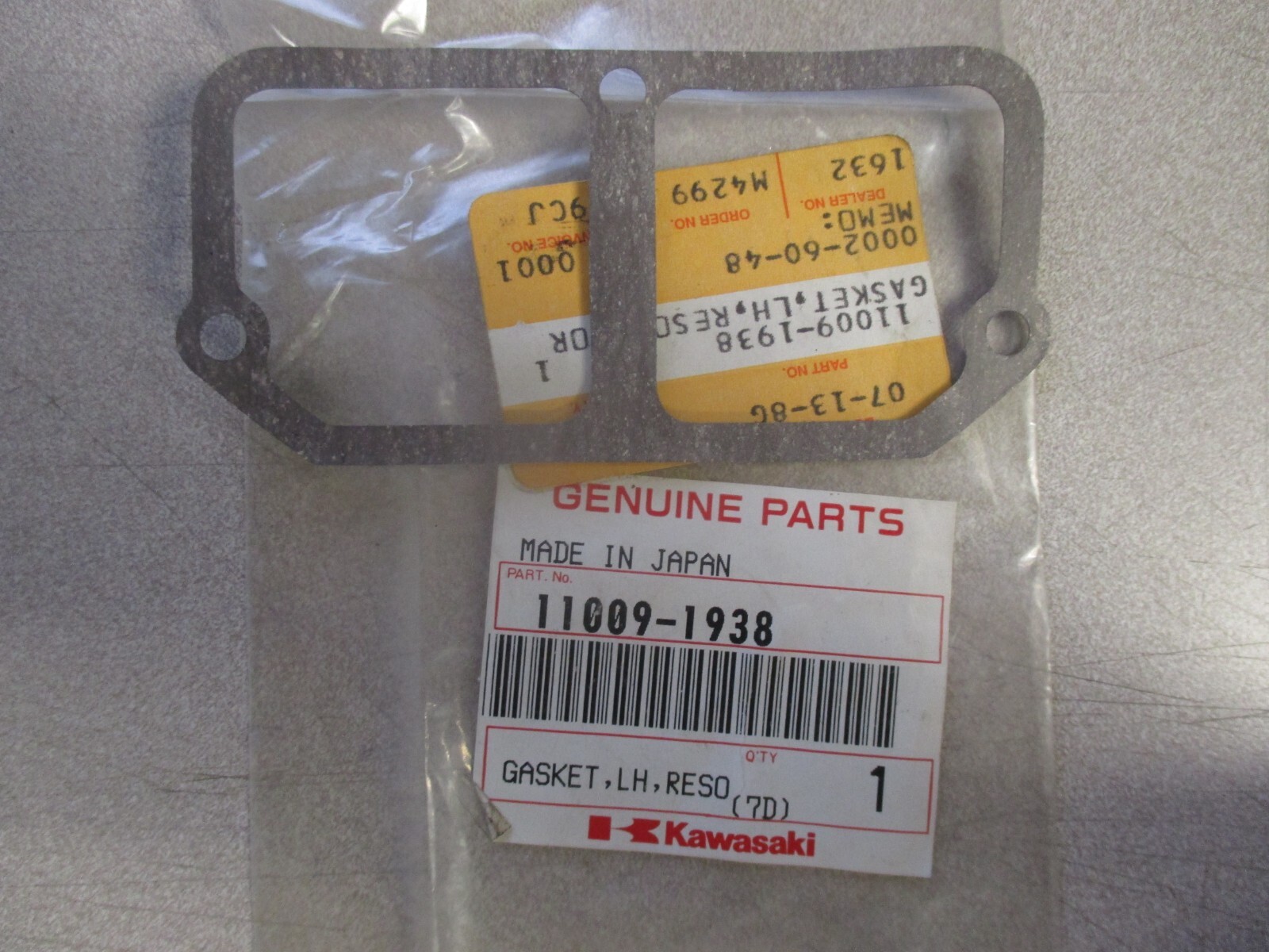 Jeljapanです。 NOS Kawasaki LH Resonator Gasket 1988-1990 KX125 1989-1990