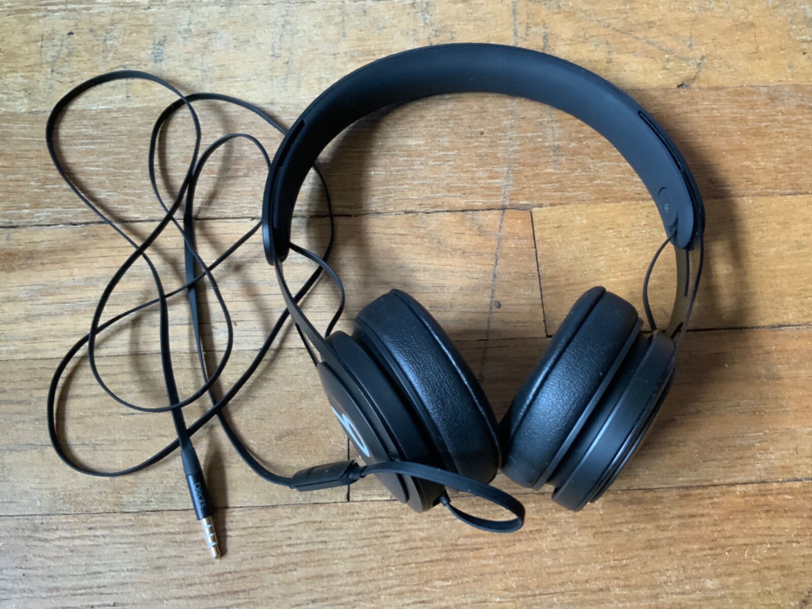 BEATS BY DR. DRE EP ON THE EAR HEADPHONE BLACK APPLE