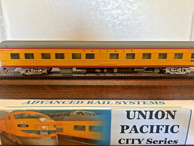 UNION PACIFIC '' CITY '' 10-6 PACIFIC Series SLEEPER - HO Scale 932-9610 NEW OOP