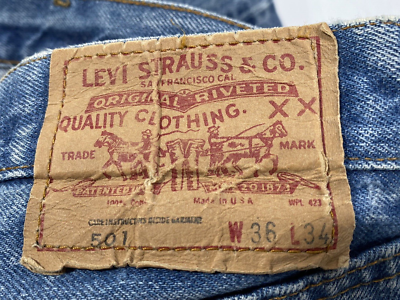 Levis 501 store button 524