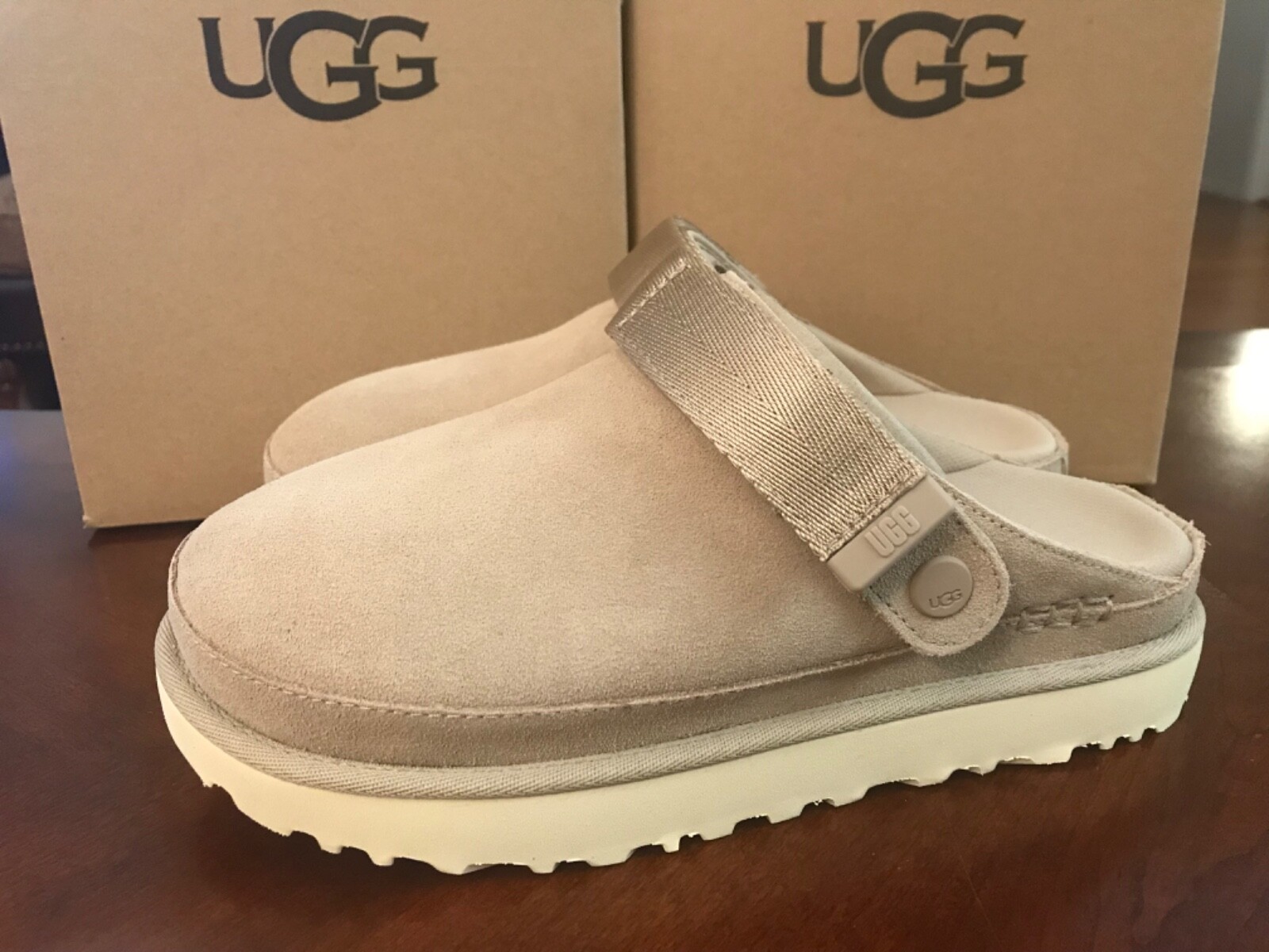 UGG Quilted Logo Leather & Cashmere 手袋 UGG Quilted Logo Leather & Cashmere 手袋 小物