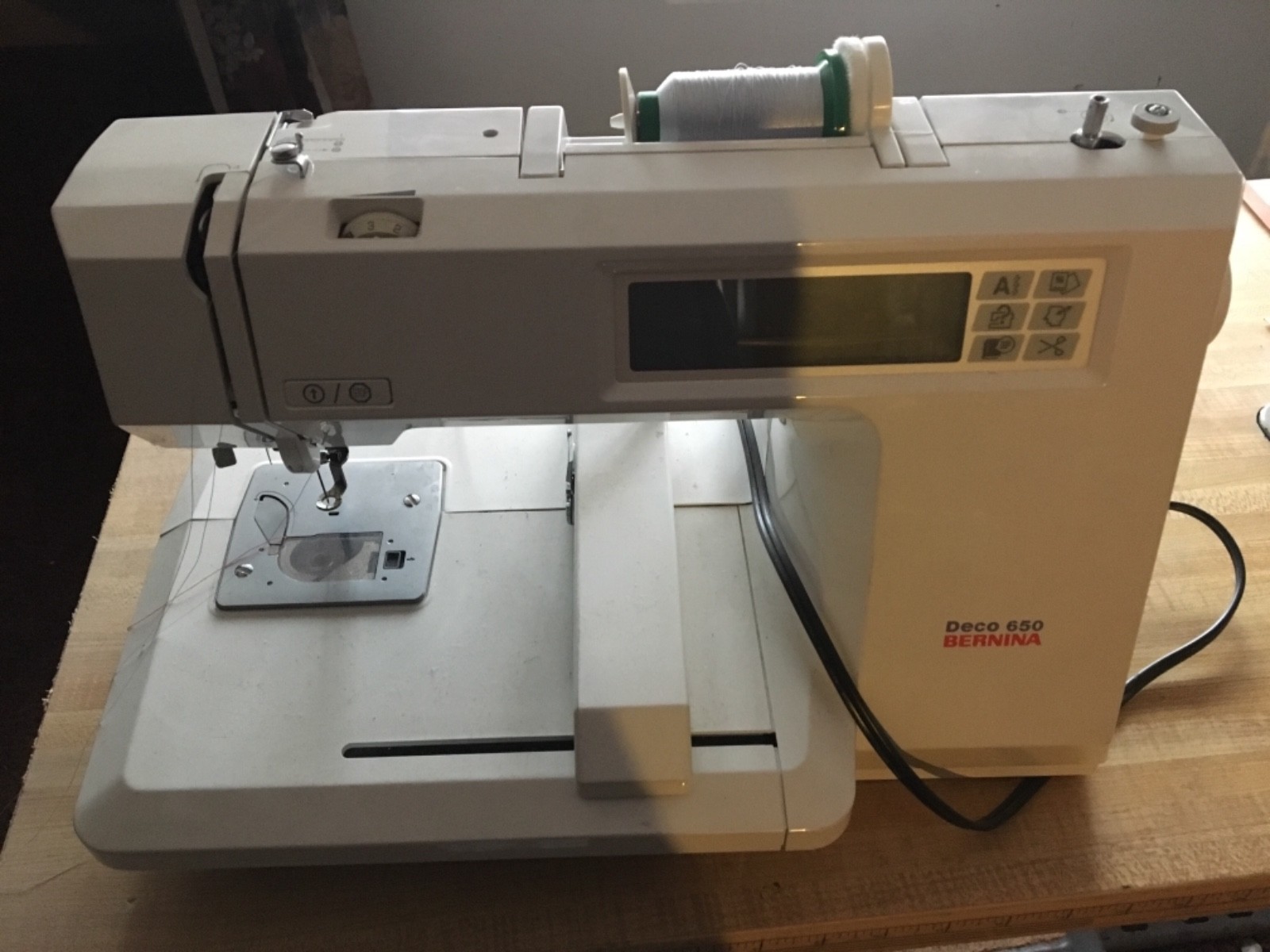 embroidery machine bernina model, Deco 650