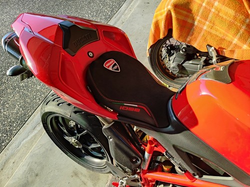 DUCATI 916/996/998/748 アーバンシートジャケット 94-04 Ducati 748, 916, 996, 998 Rider Seat Cover (Baseline
