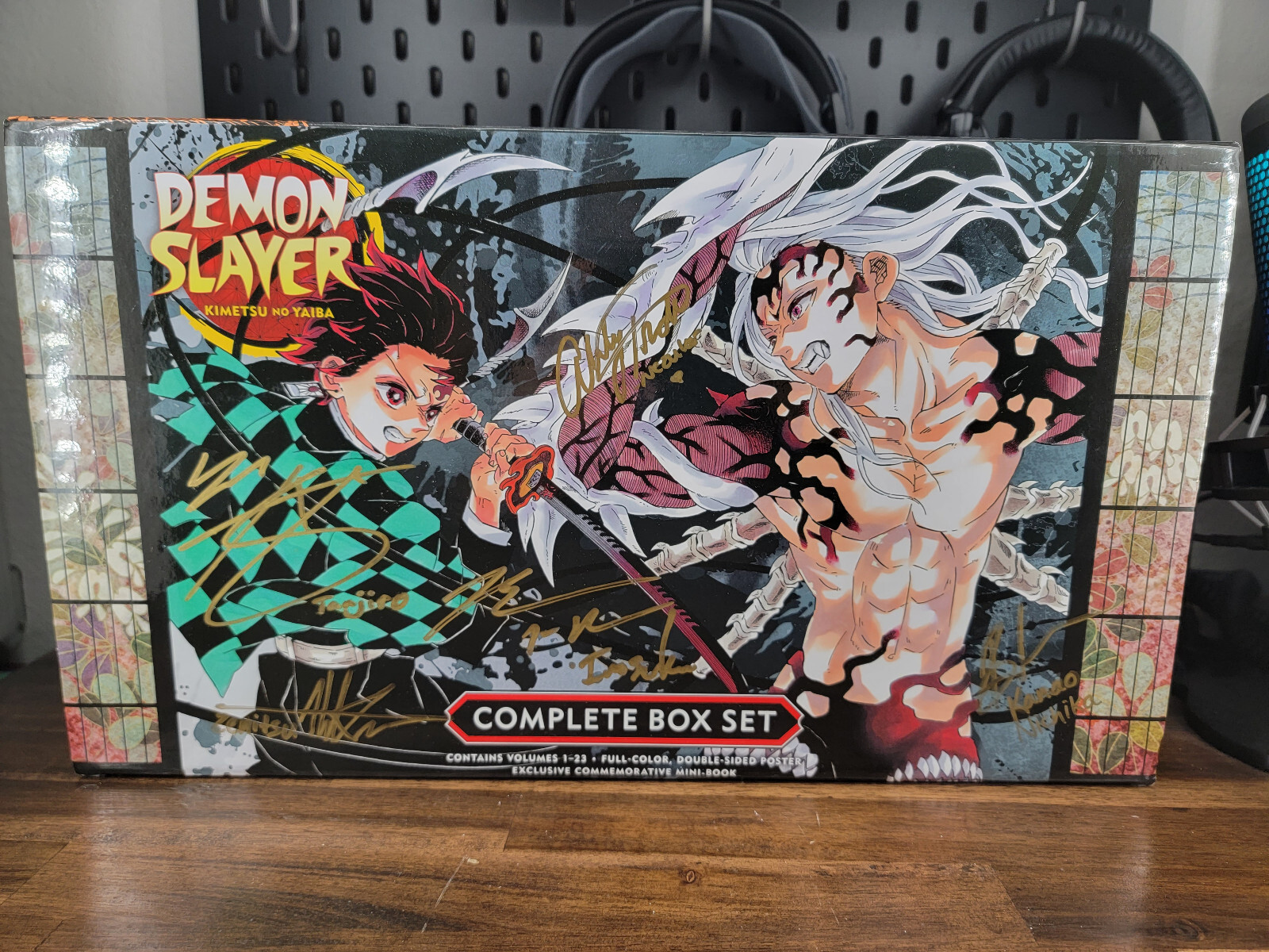 11 AUTOGRAPHED / SIGNED Demon Slayer Manga Box Set Kimetsu