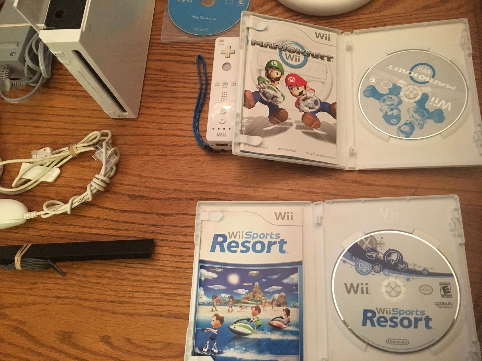 Nintendo Wii White Console System Mario Kart Bundle  2 Controllers Lot Clean!!!