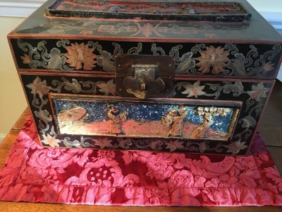 Oriental Round Lacquer Case Horseback Hunting Gold /& Black Vintage Dresser Box