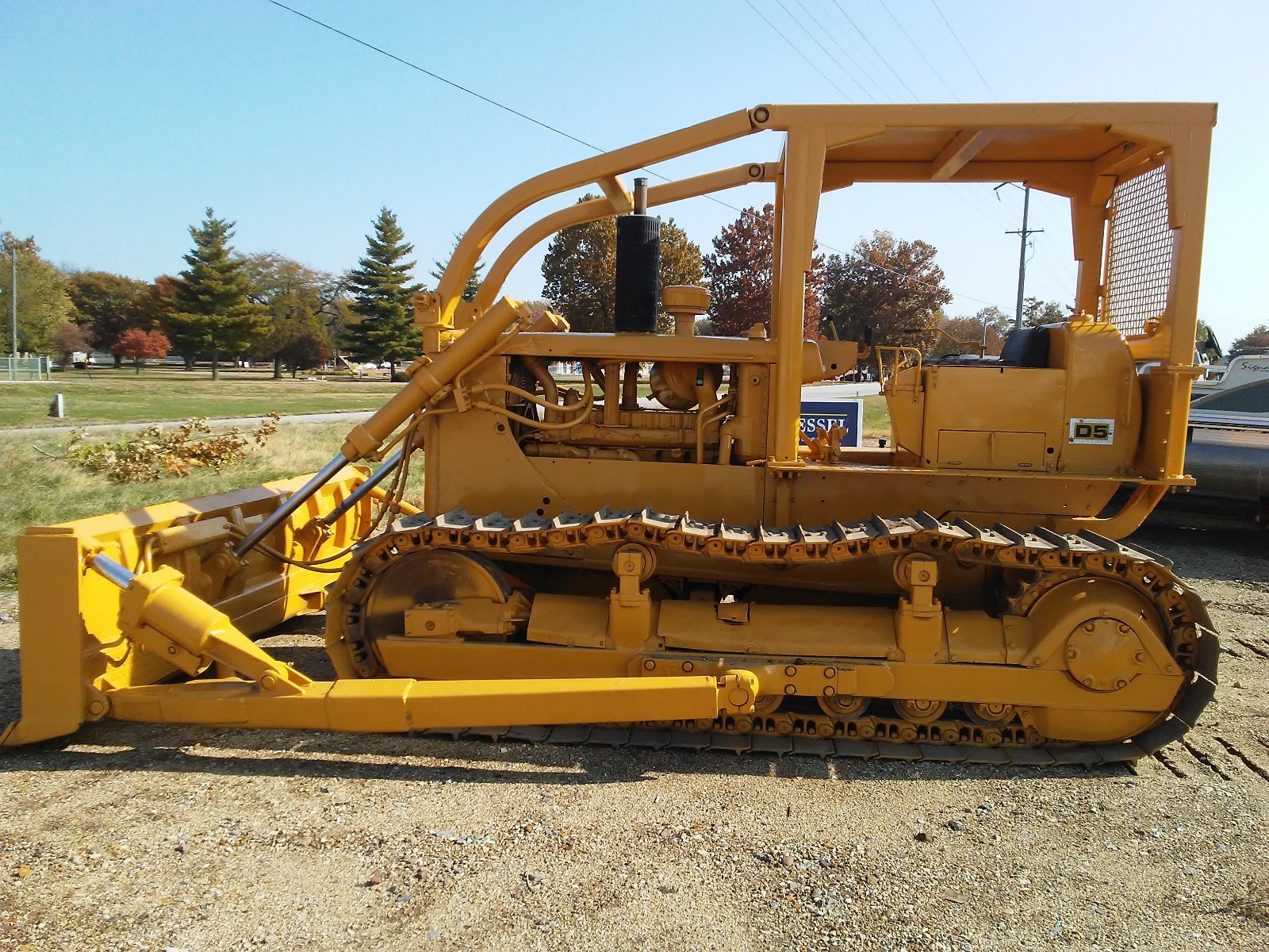 CAT D5 Dozer Work Ready STD Tracks 11' Blade 95% U/C with Oil Sealed Rails