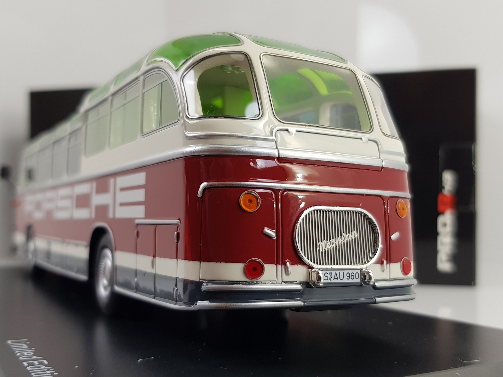 【Schuco】限定1500台 Neoplan FH 11 Porsche $_10.JPG?set_id=880000500F