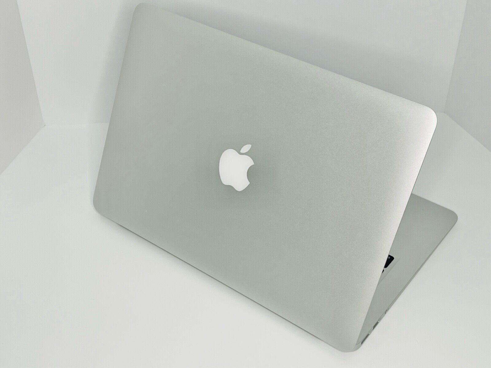 Apple MacBook Air (13 inch, 2017) | 1.8GHz Dual-Core i5 | 8 Apple MacBook Air (13 inch, 2017) | 1.8GHz Dual-Core i5 | 8