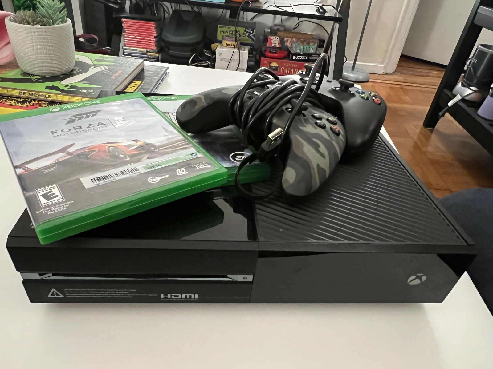 Xbox One Day One Edition 1540 Two controllers 2 games / all cables