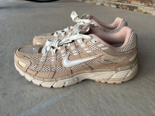 NIKE スニーカー P6000 NIKE P-6000 METALLIC SILVER/METALLIC SILVER-SAIL（ナイキ P