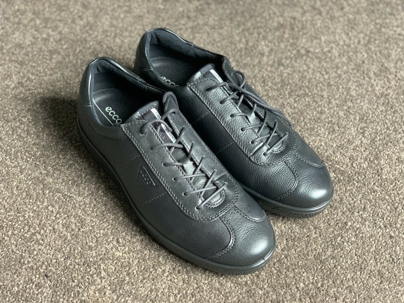 10.5 men's shoes in european size