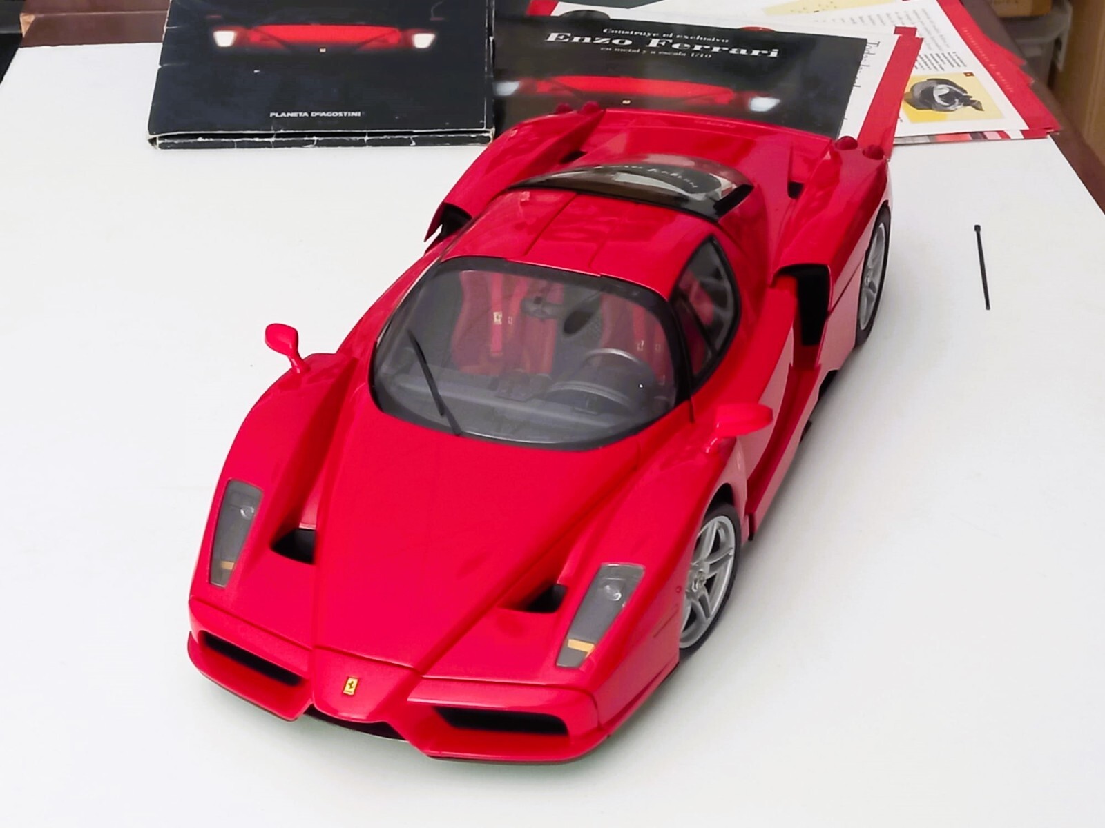 FERRARI ENZO rojo Escala 1/10 Planeta Agostini | eBay