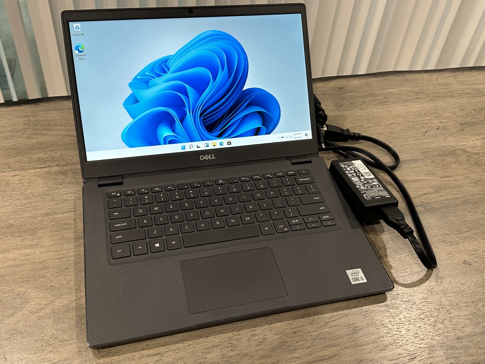 Dell Latitude. 3410 14 Dell Latitude. 3410 14