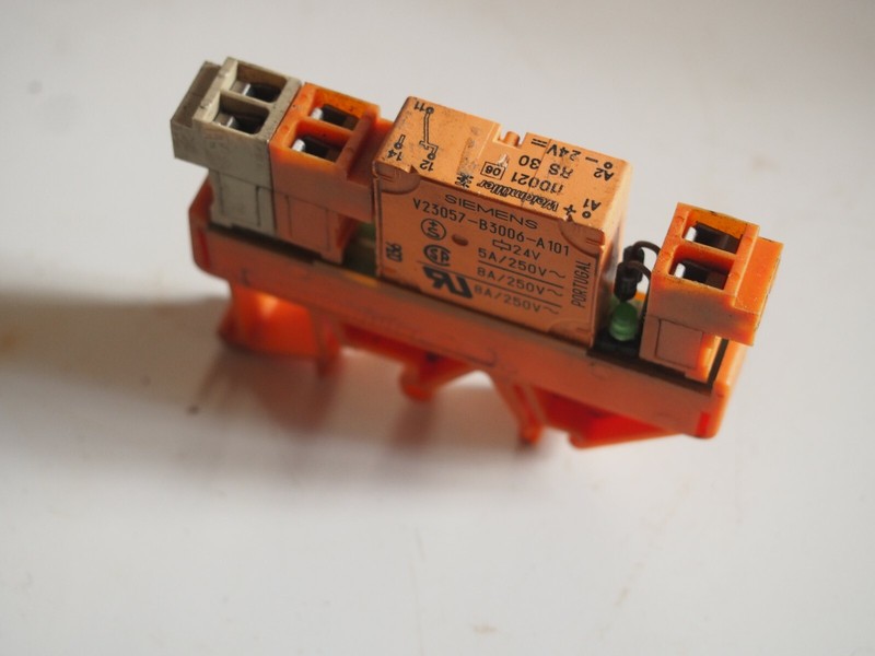 Relais Siemens V23057 B3006 A101 24vdc