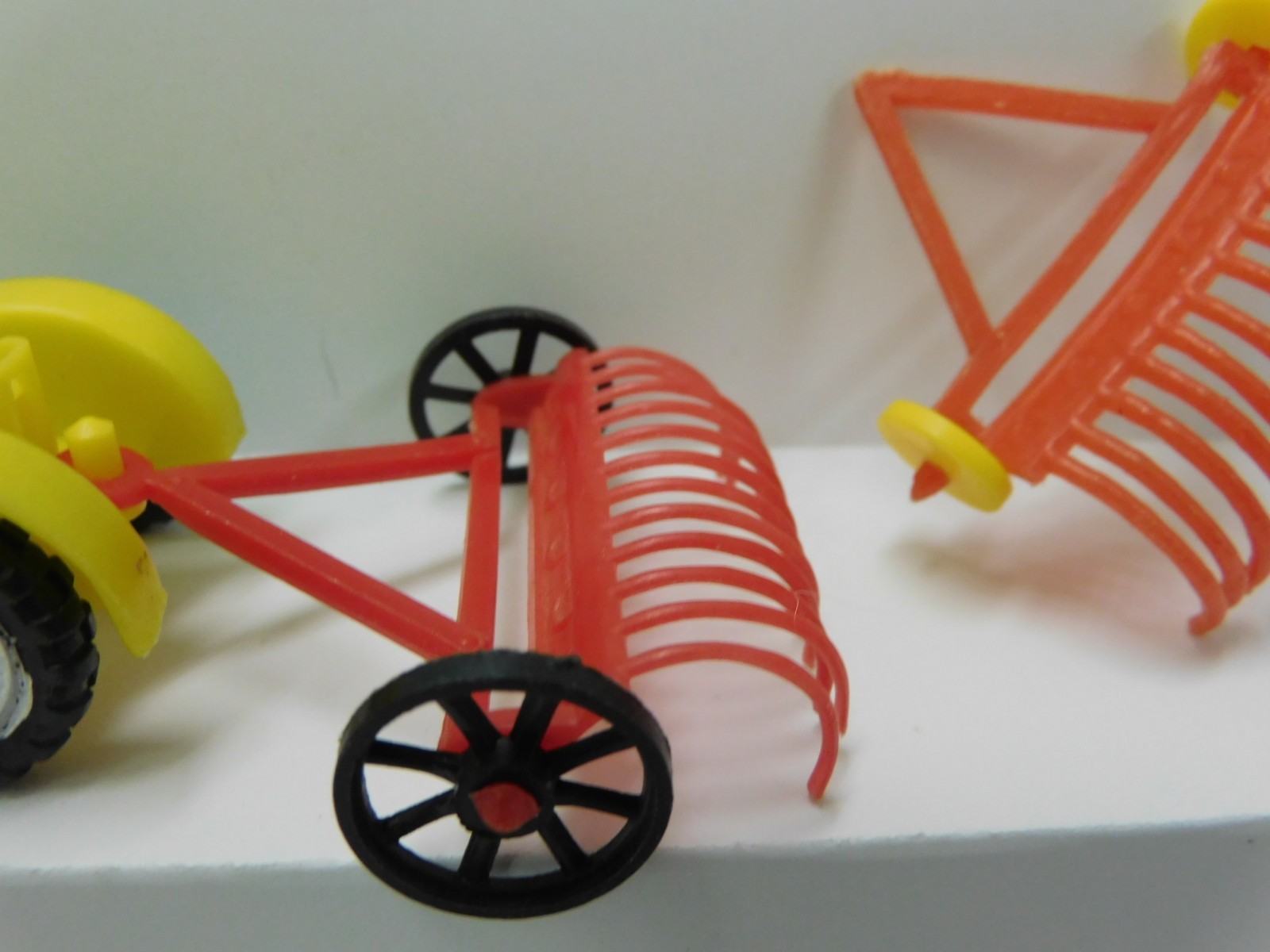 1:72 Scale Hong Kong Tractor Hay Rakes Plastic Playset Accessories Farm Implemen