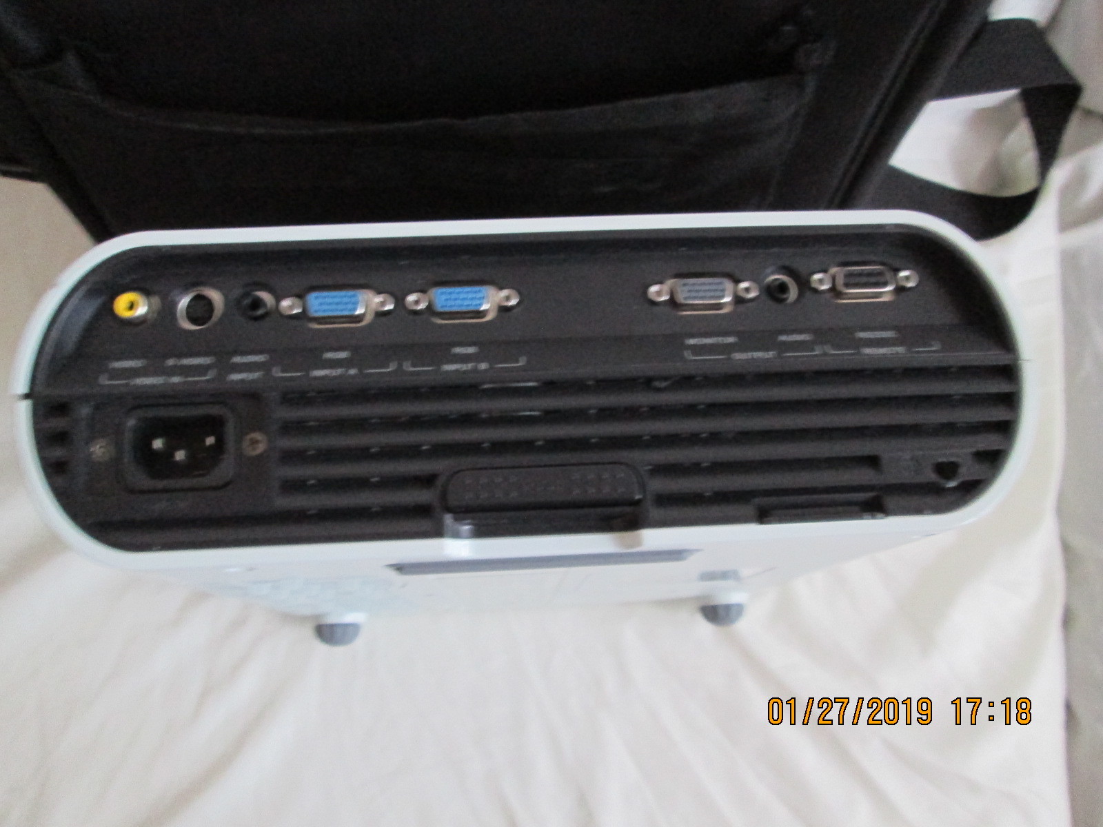 Sony VPL-EX70 LCD Projector 2600 Lumens without remote