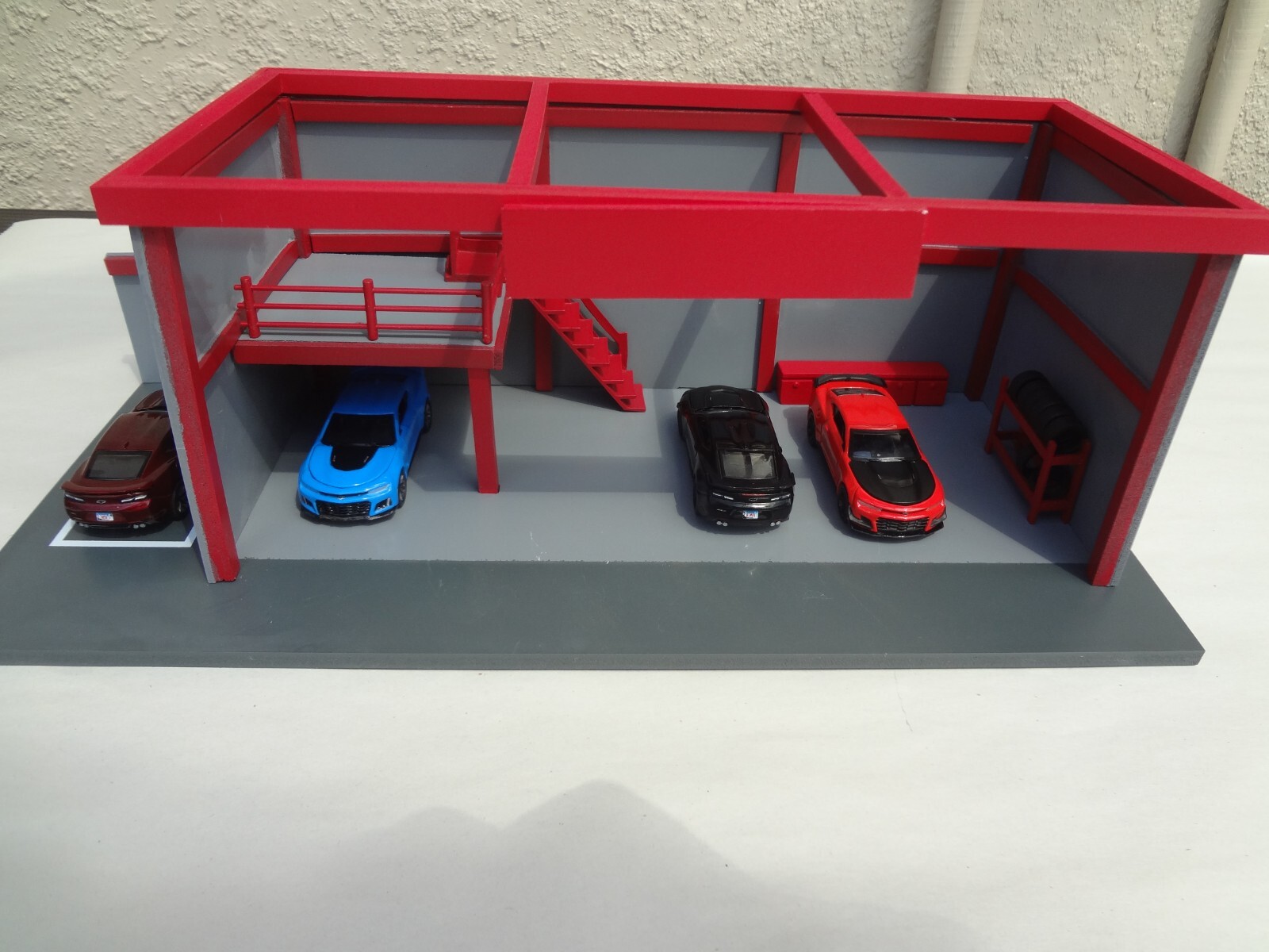 ☆ 1/64 Garage Item M 1:64 scale Mechanic Garage Diorama Gray & Red cars are not
