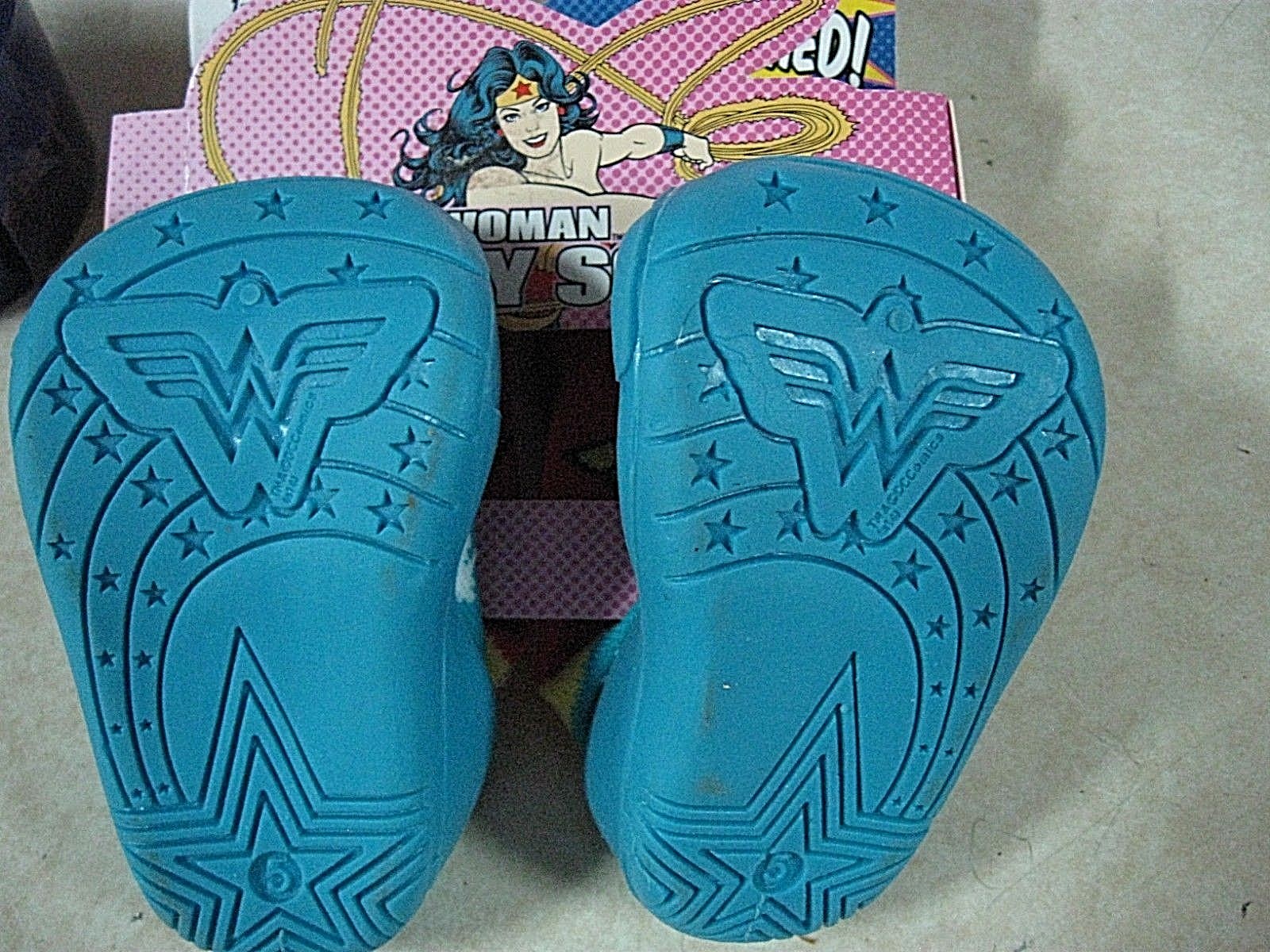 NEW Kids' Superhero Grippy Socks super hero Wonder Woman dc shoes MSRP 16.99$
