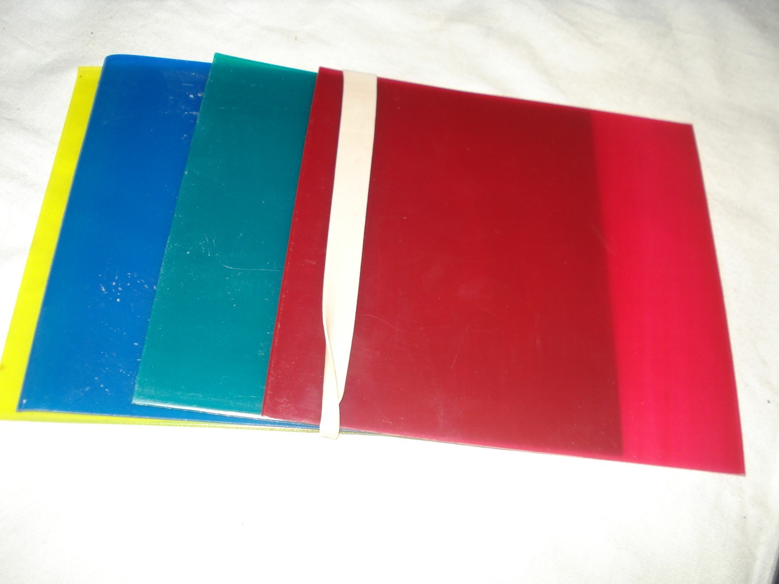 PICK PUNCH CREATE YOUR OWN GUITAR PICKS