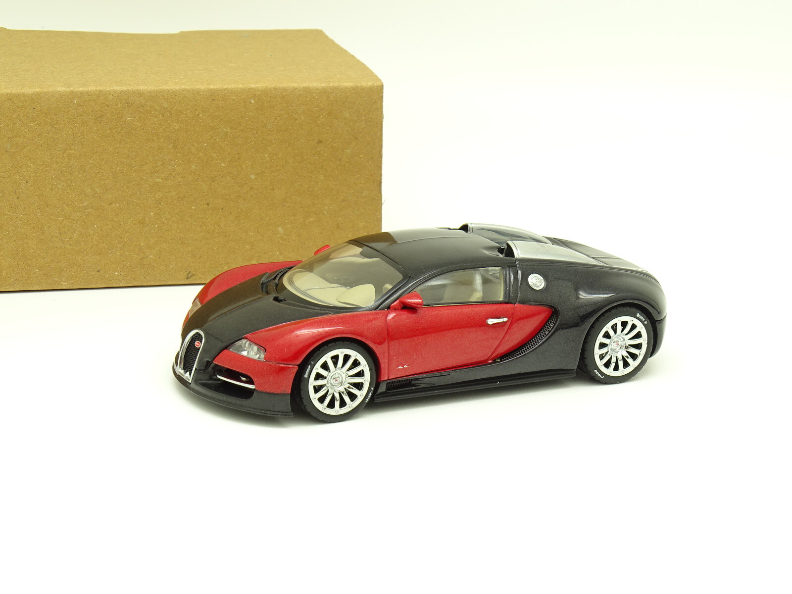 ミニカー AUTO ART BUGATTI EB 16.4 VEYRON AUTOart 1:18 scale Bugatti EB 16.4 Veyron -Show Car 2004