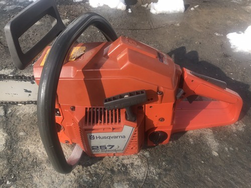 Husqvarna 257 Chainsaw 18” Bar N Chain. Nice Shape For A Older Saw N Runs Great
