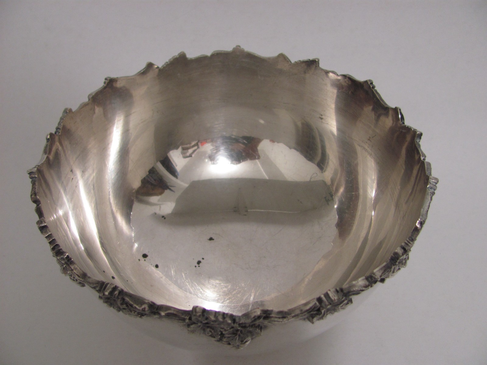 Old English Reproduction Silver Plated Grape & Vine Centerpiece Bowl