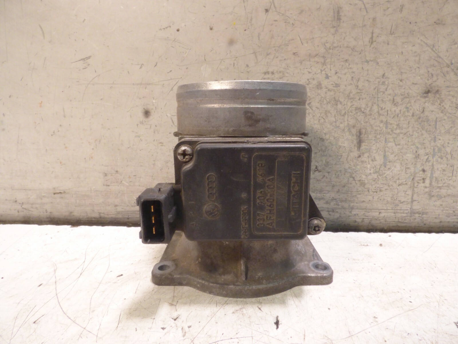 Debimetro misuratore massa aria AUDI SEAT VOLKSWAGEN 037906461B (2000)