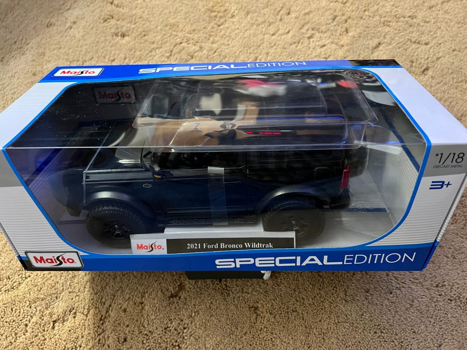 1/18 Ford Bronco Wildtrak 2021 Maisto製 Amazon.com: Maisto 2021 Ford Bronco Wildtrak Dark Blue