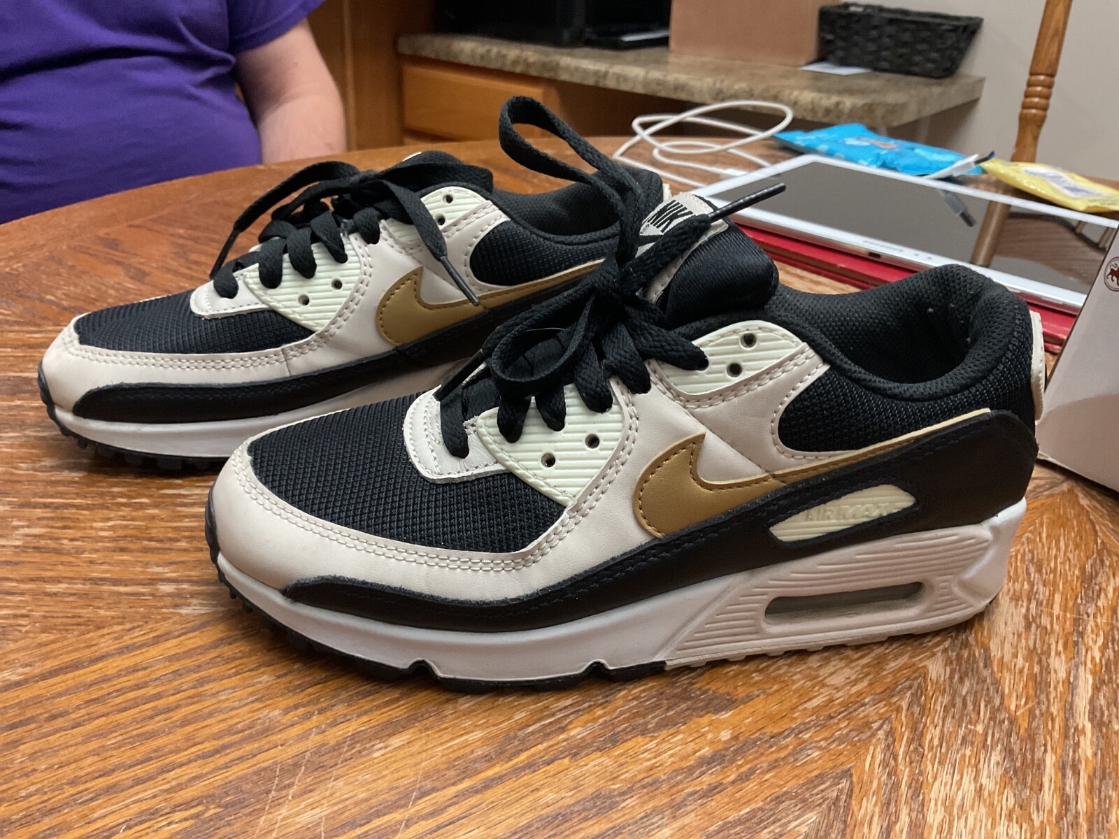 Nike Air Max 90 Black/Metallic/Gold Summit White W Size 6 Nike Air Max 90 Black/Metallic/Gold Summit White W Size 6
