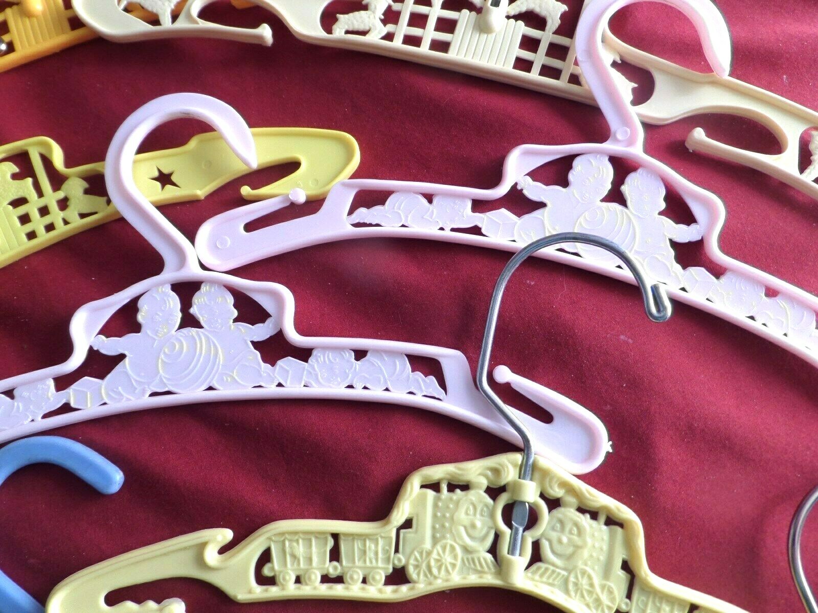 23  VINTAGE PLASTIC BABY CHILD'S CLOTHES HANGERS DUCKS BABYS TRAIN LAMBS HUMPTY